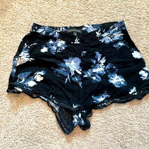 Kendall & Kylie floral short shorts